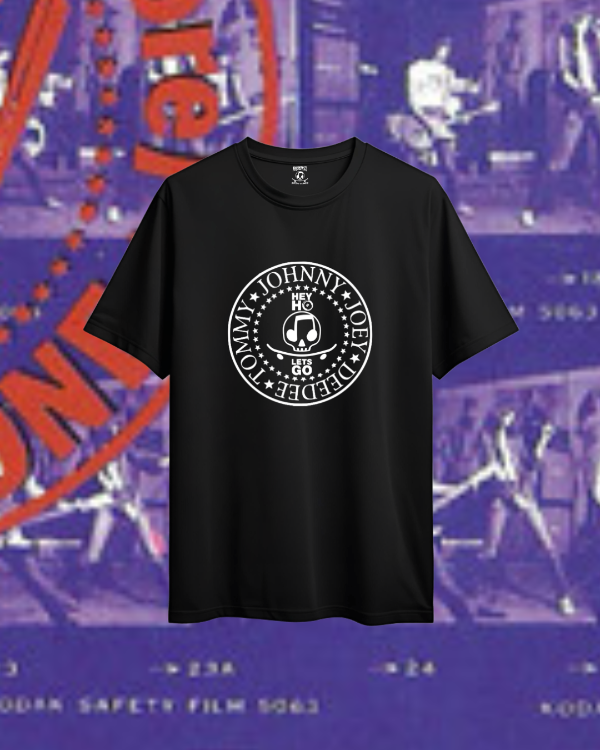 Producto - REMERA CUATRO REGIONES SKATES - RAMONES HEY HO! NEGRA