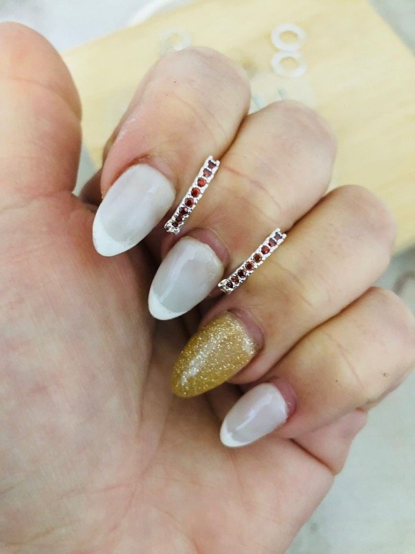 Producto - Argollas Rojos micropave x par Acero Blanco
