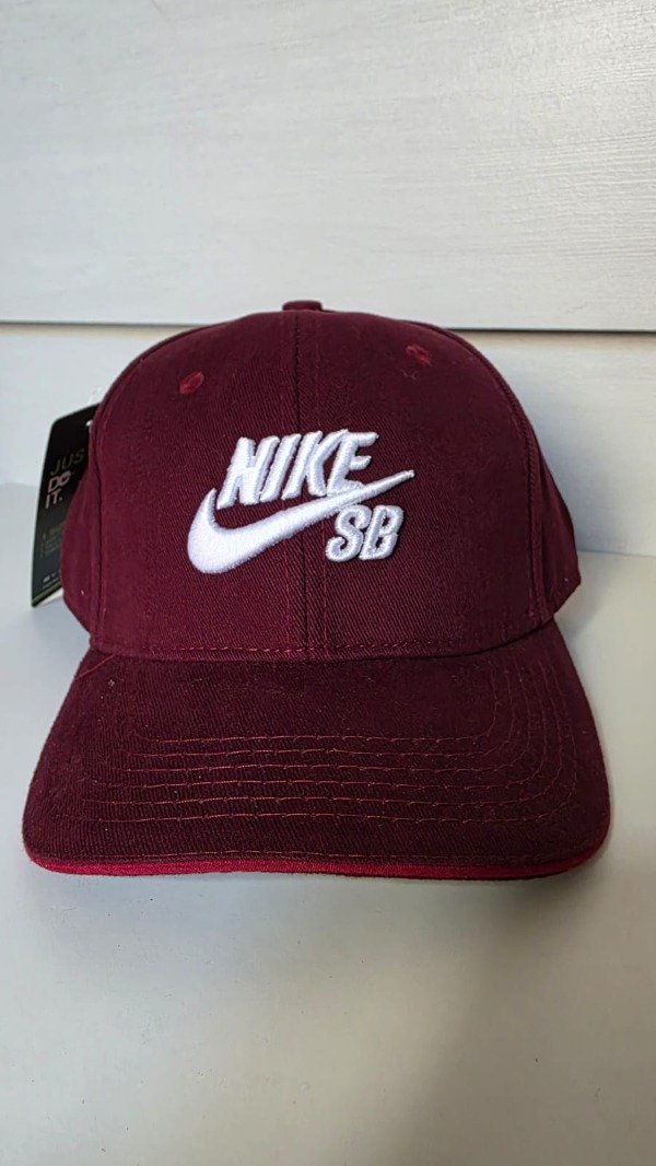 Producto - Gorra Nike Bordo