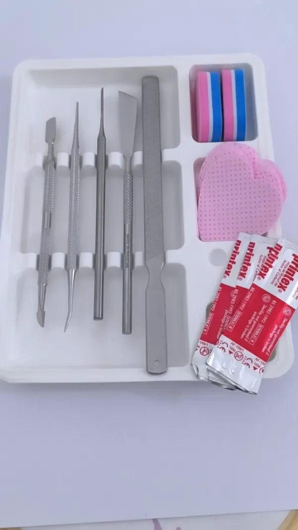 Producto - Bandeja desechable con contenedores para herramientas