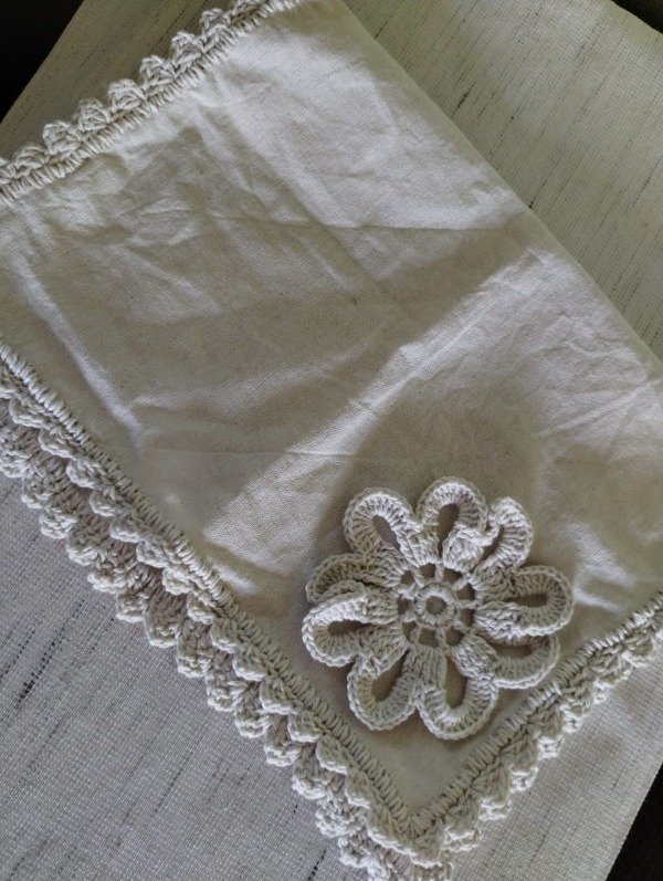 Producto - INDIVIDUAL LIENZO NATURAL CON FLOR