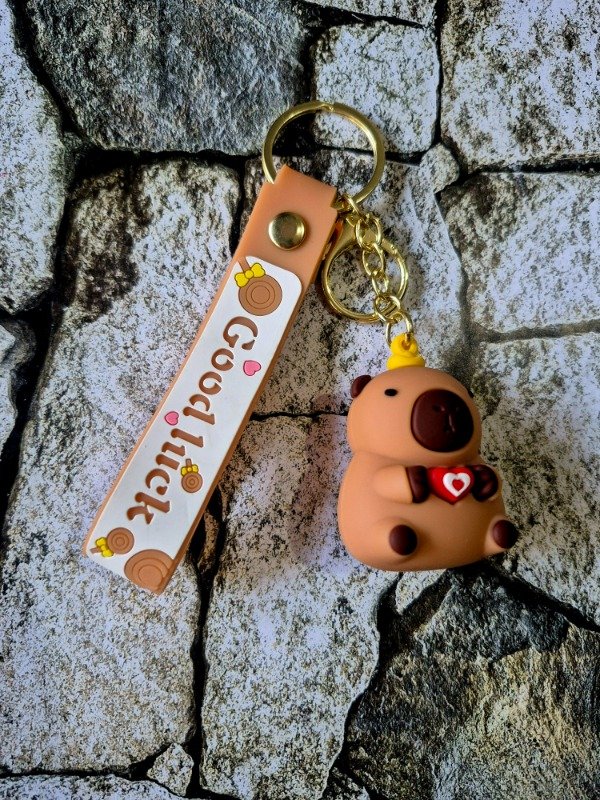 Producto - Llavero importado capibara corazón