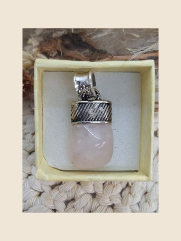 Producto - Dije con capuchón "Cuarzo rosa"