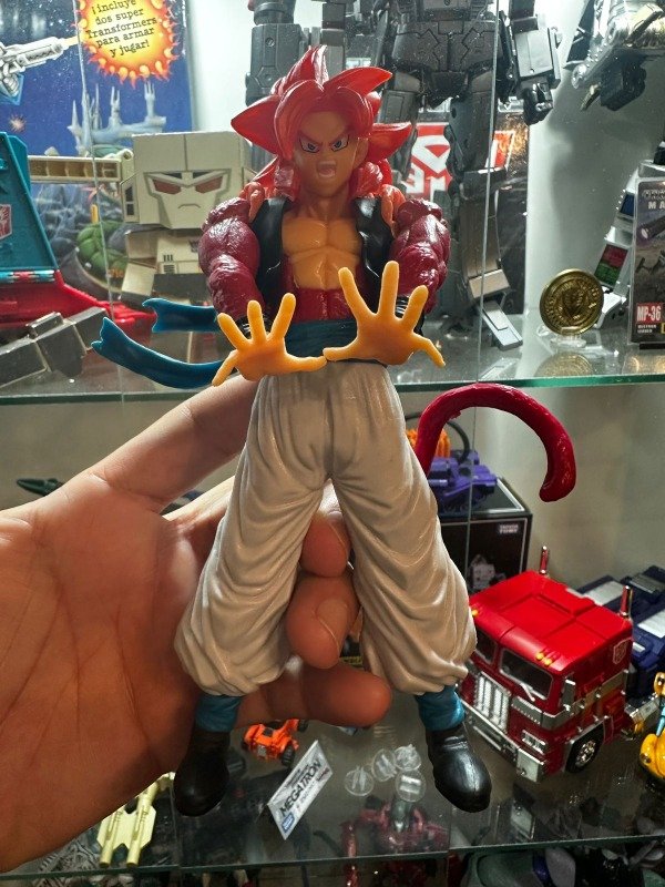 Producto - GOGETA SSJ4 DRAGON BALL Z USADO