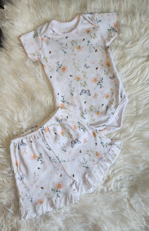 Producto - Conjunto pañalero con volados mariposas