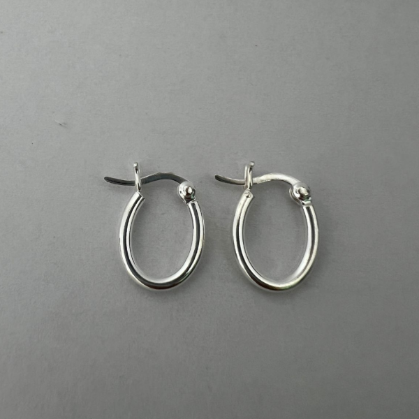 Producto - Aros ovalados de plata Clarisa