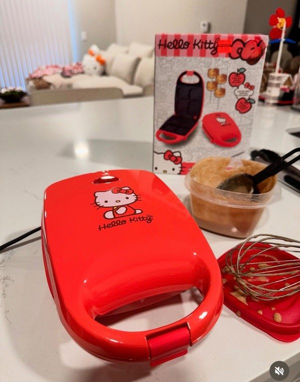 Producto - Maquina de Mini pancakes Roja Hello Kitty