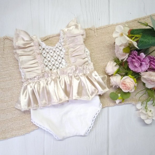 Producto - Body blanco/volados beige NB