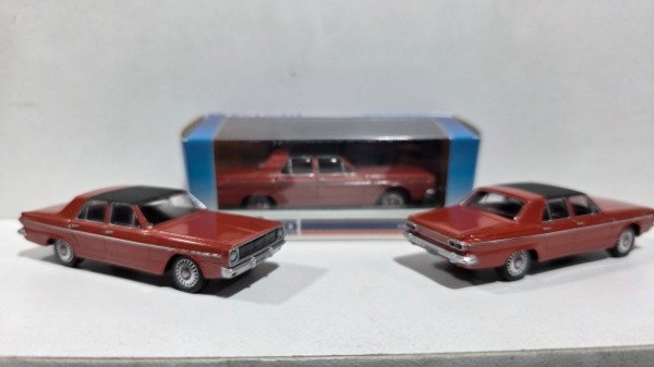 Producto - VALIANT 4 MARRON 1/64