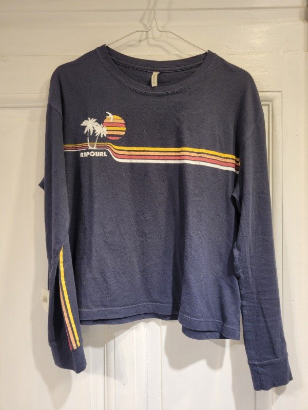 Producto - Remera RIP CURL negra rayas y logo manga larga- Talle 18 años- PRECIO: 10X - 0