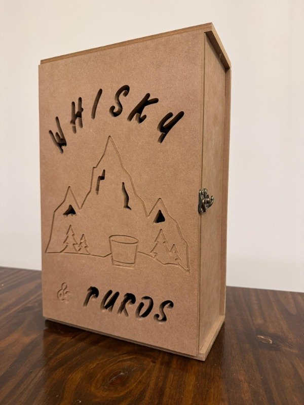 Producto - Caja de Whisky Johnnie Walker Red Label 1lt + Puros + Vaso de regalo! - 1