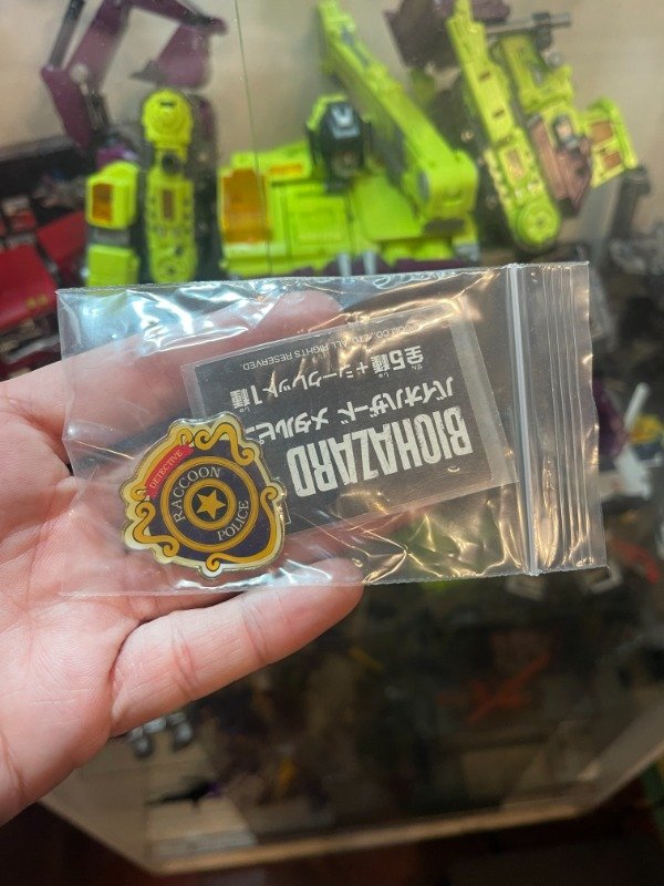 Producto - BIOHAZARD PIN RACOON POLICE GASHAPON japonés