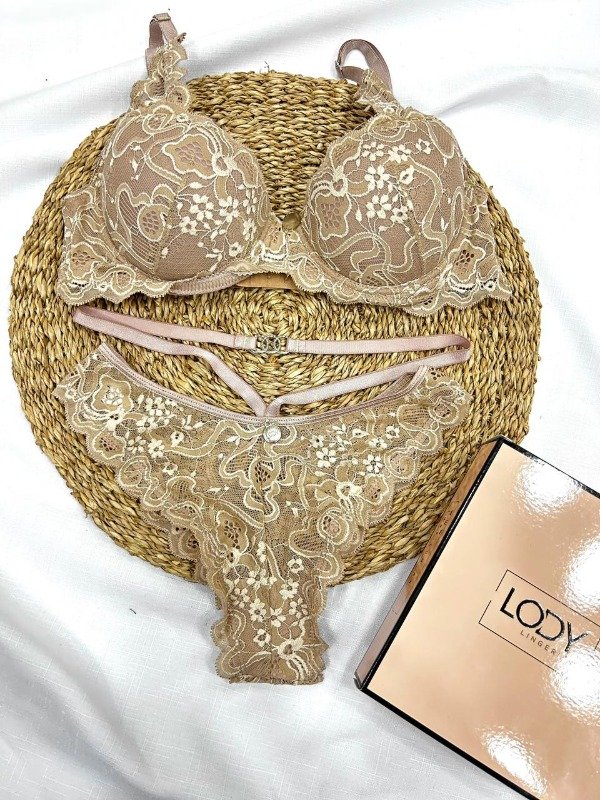 Producto - Art 5383- LODY -Conjunto Taza Soft Puntilla con Base y Less VISON