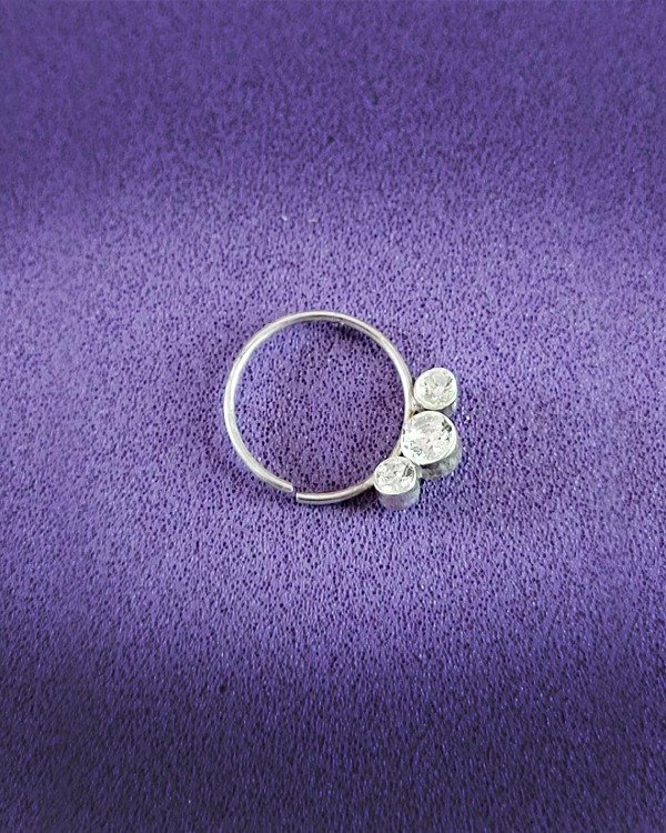 Producto - AR 984 - Aro solitario Acero Blanco - Argolla abierta con 3 cristalitos