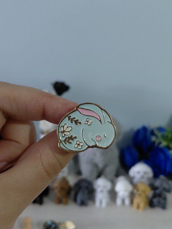 Producto - Pin metalizado ilustrado - Conejo