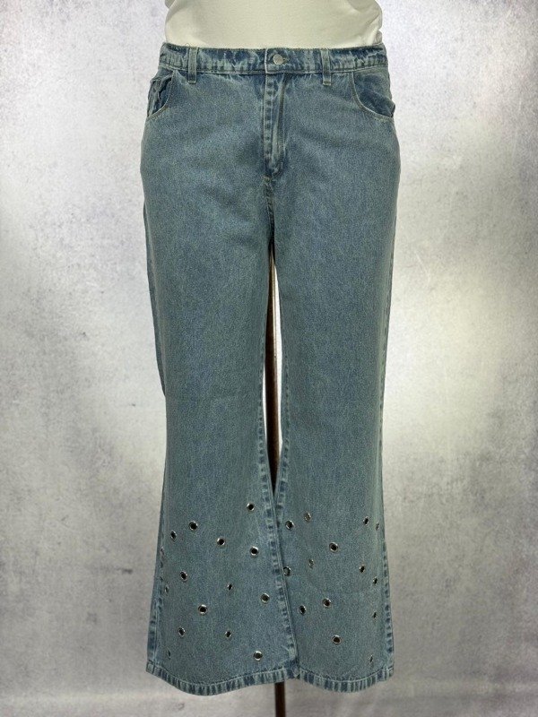 Producto - JEAN WIDE LEG CELESTE CON ARANDELAS RIGIDO