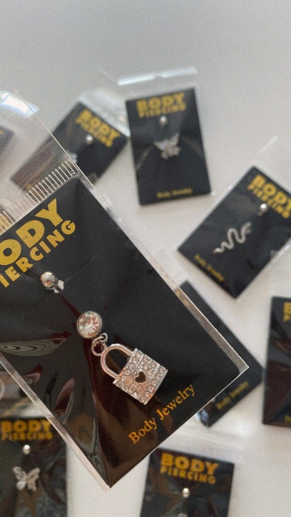 Producto - Piercing ombligo. Candado