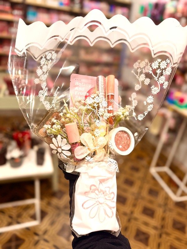 Producto - Ramo con maquillaje blanco