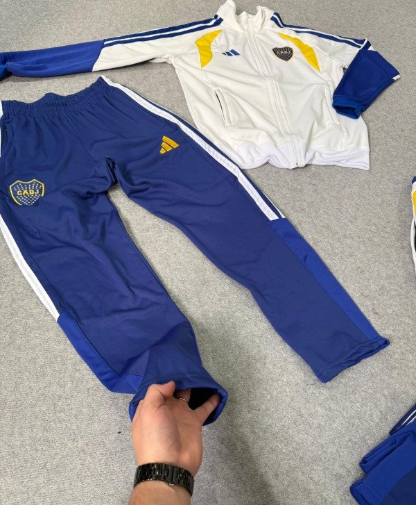 Producto - CONJUNTO BOCA JRS FRIZADO BLANCO 2026/2027 - 1