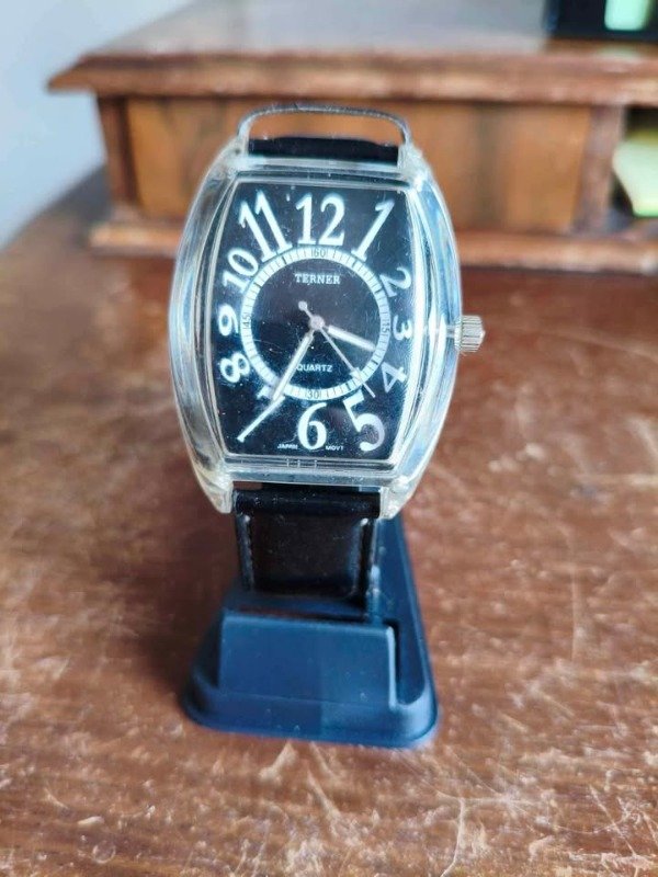 Producto - Reloj de diseño en acrílico. Unisex.