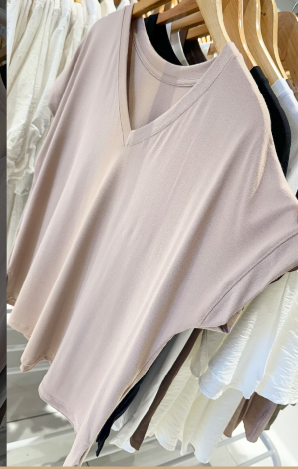 Producto - Remera básica en V Josephine