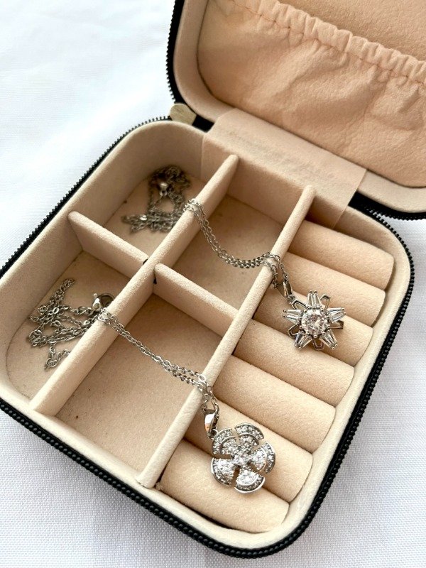 Producto - Collares con dijes giratorios