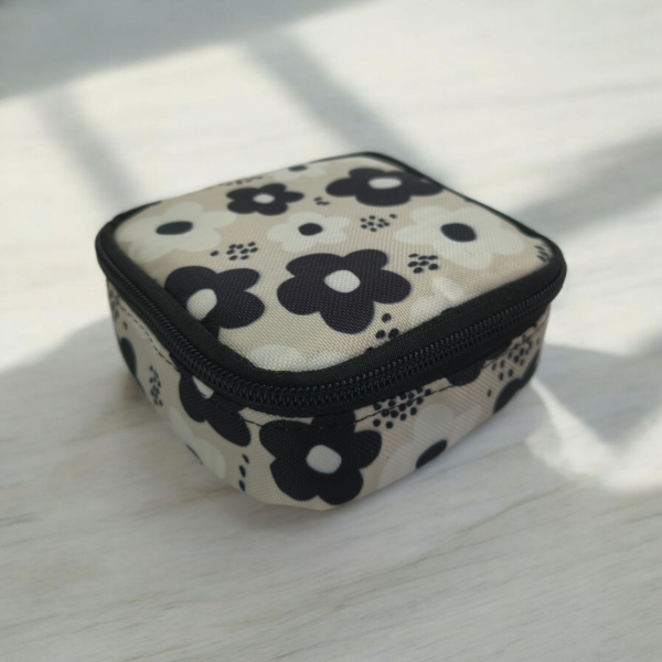 Producto - Estuche fem flores negras