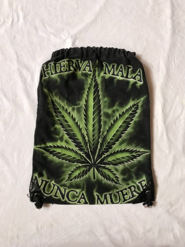 Producto - 90s marihuana backpack.