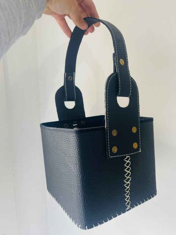 Producto - Canasta cuerina grande reforzada con división (la mejor calidad del mercado)