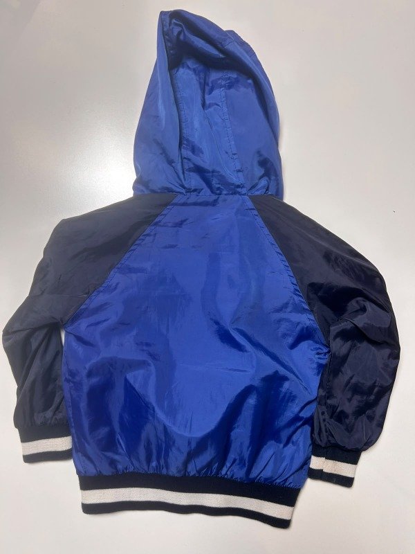 Producto - Campera rompeviento azul con capucha Bender - 4