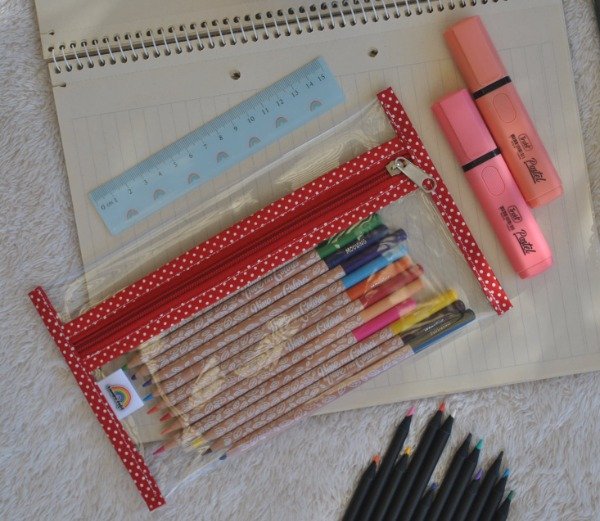 Producto - Cartuchera Cristal Rojo Lunares