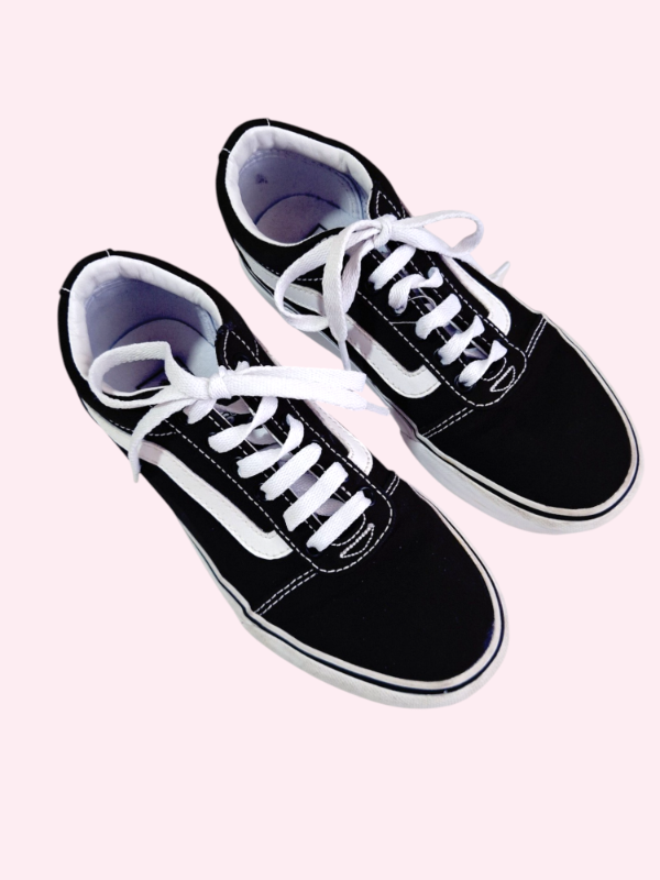 Producto - Zapatillas de lona negra y blancas VANS Talle 35