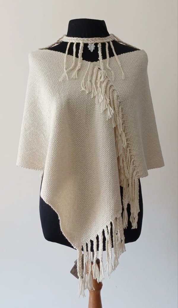 Producto - PONCHO TRIANGULAR LANA MERINO - 2