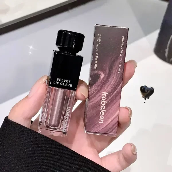 Producto - Labial velvet Kobeleen "Phantom Velvet Lip Glaze"