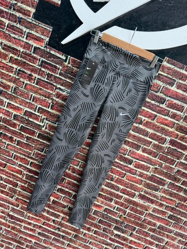 Producto - CALZA GRIS ESTAMPADA