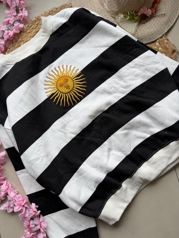Producto - Buzo azul bordado arg
