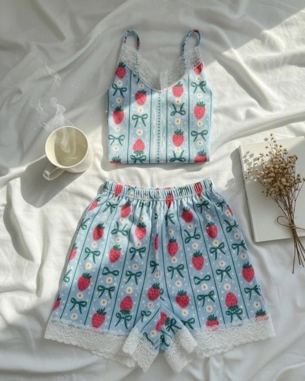 Producto - Pijama morley viscoso con puntilla celeste estampado