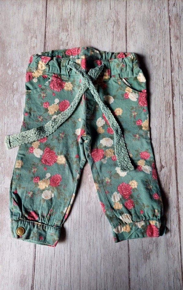 Producto - PANTALON VERDE FLOREADO MIMO 3 A 6 MESES