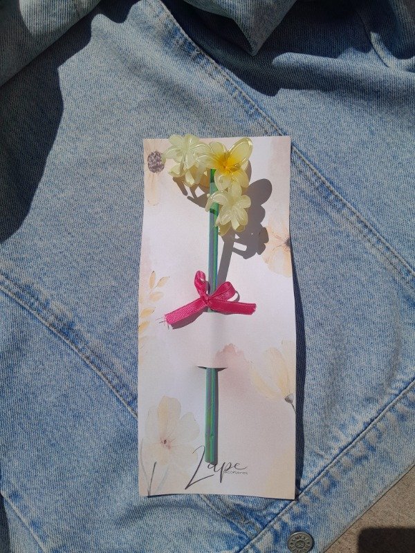 Producto - Broche flor amarilla 9