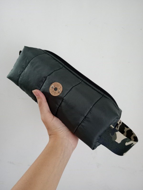 Producto - Cartuchera/neceser pufer verde musgo/camuflada STOCK