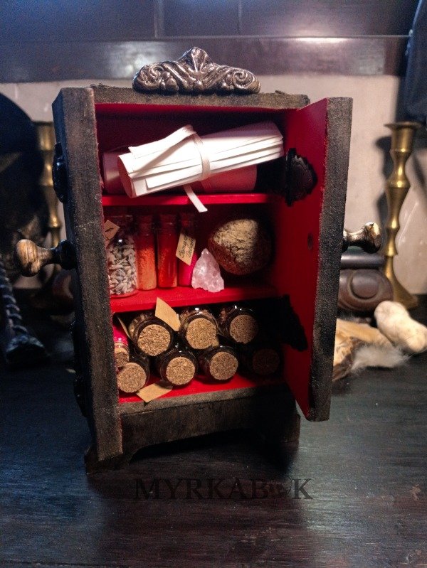 Producto - Gabinete de bruja