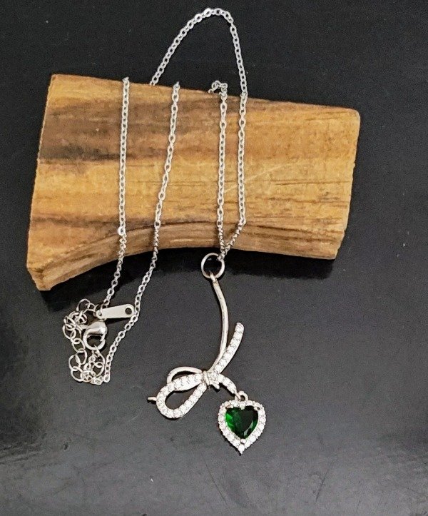 Producto - Collar Moño y Corazón Verde Cubik