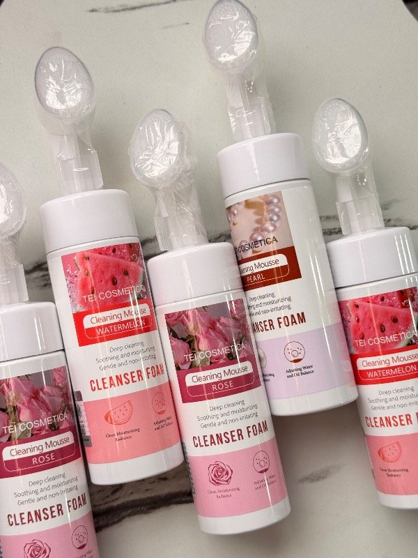 Producto - Espuma limpiadora facial c/ cepillo de silicona