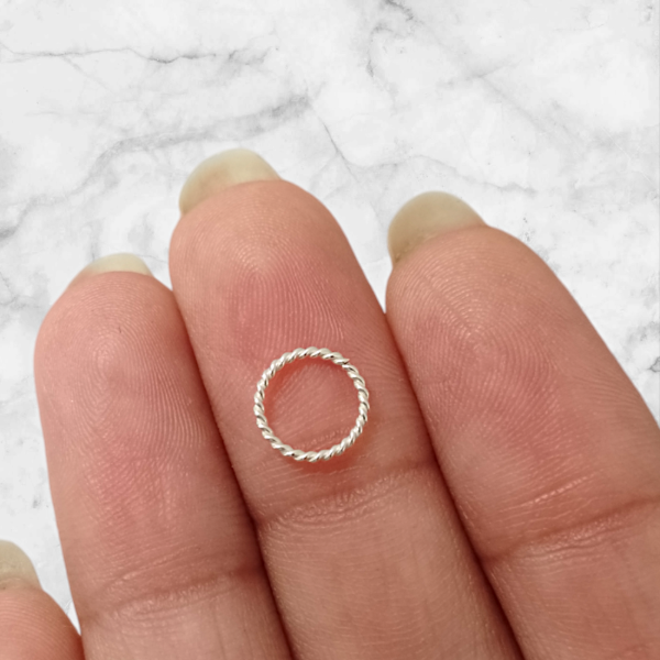 Producto - Piercing/ Argolla torzada 8mm PL 300126