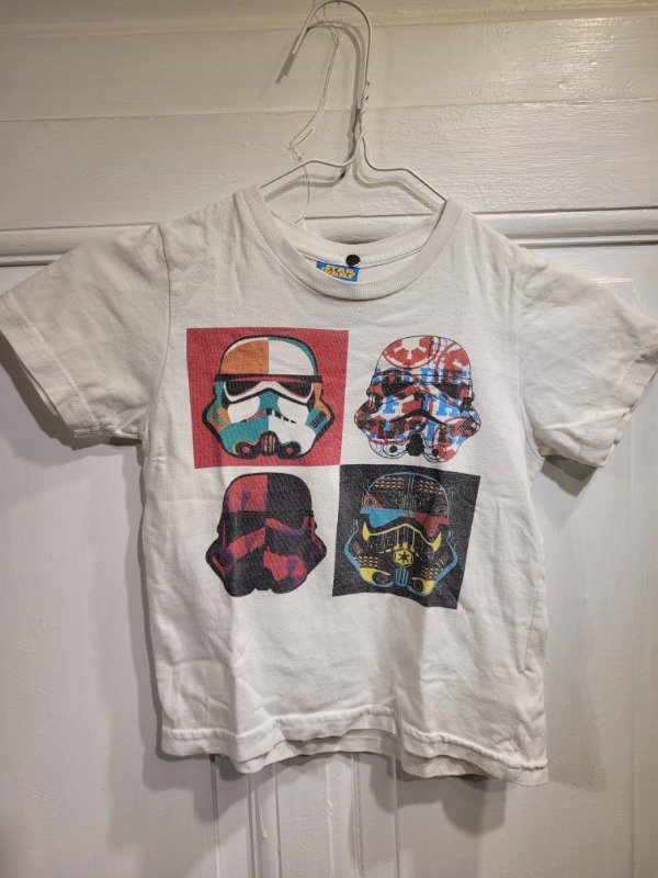 Producto - Remera CHEEKY STAR WARS blanca logo stormtroppers Talle 4 años - PRECIO: 4X