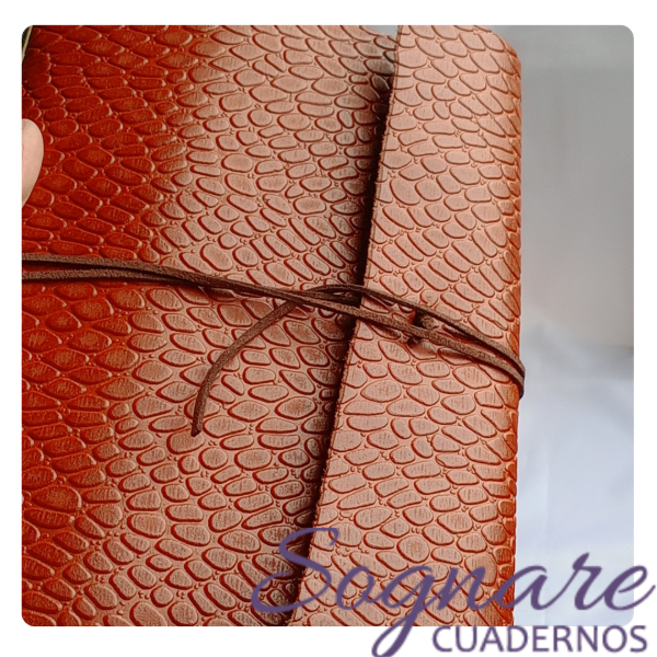 Producto - Bitácora artesanal  Cuero Cocodrilo