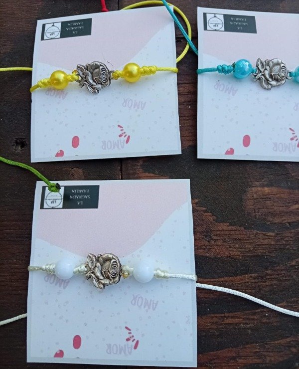 Producto - Pulsera hilo de seda con medalla "rosa" Med Milagrosa (incluye estuche)