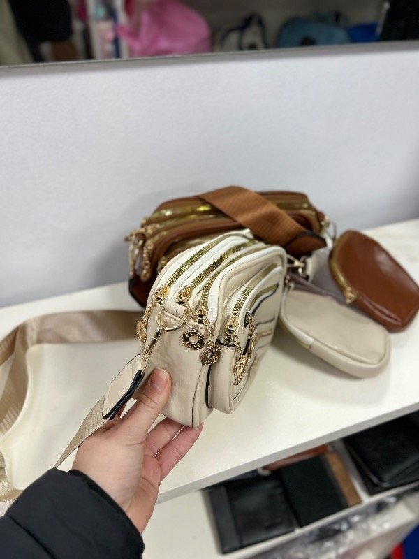 Producto - Cartera bandolera de cuerina con monedero - 1