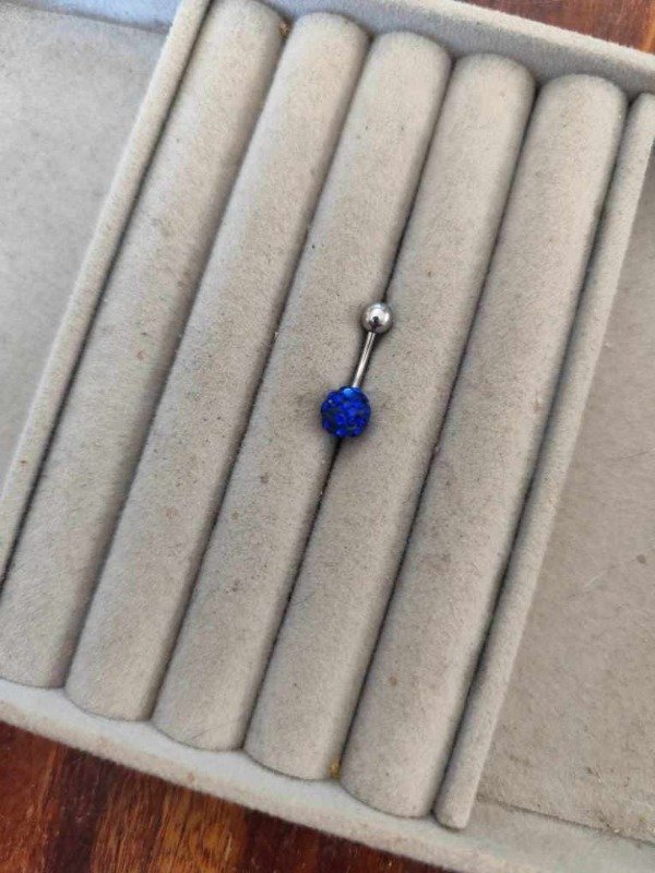 Producto - Piercing bola de fuego azul. Acero quirúrgico