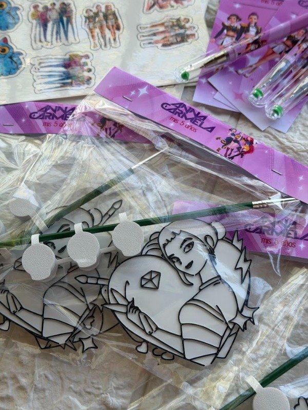 Producto - Personajes para colorear + acuarelas - 0